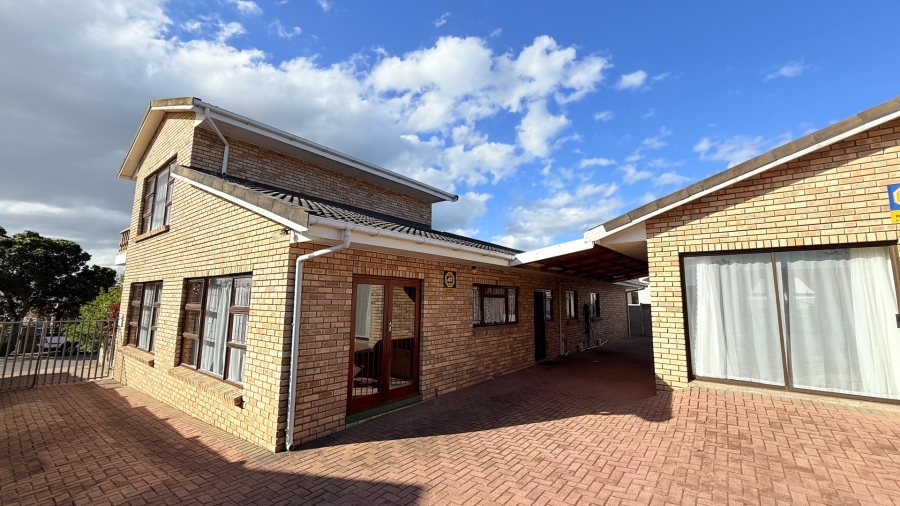 To Let 3 Bedroom Property for Rent in Heiderand Western Cape